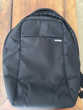 Incase Icon Backpack - Black Padded commuter backpack
